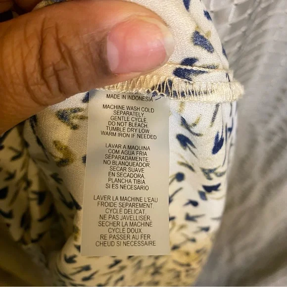 Sioni Blouse with Arrows and Pleated 3/4 Sleeves Small - Picture 6 of 6